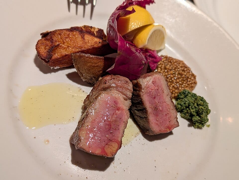 Saltimbocca alla romana: vitello, prosciutto e salvia in cinque minuti