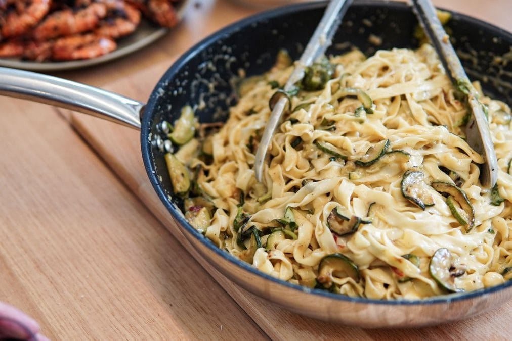 Spaghetti alla Nerano di fine luglio 2026: il segreto della mantecatura, il Provolone del Monaco giusto e i tre errori che rovinano il piatto